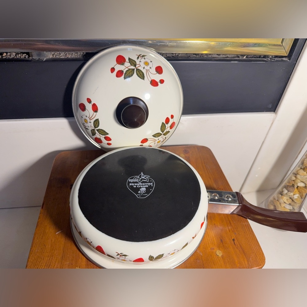 Strawberries n’ Cream - Cream Strawberry-Print Covered Saucepan - Home Kitchen - Picture 7 of 8